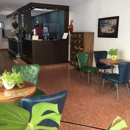 Blason Junior Hotel *